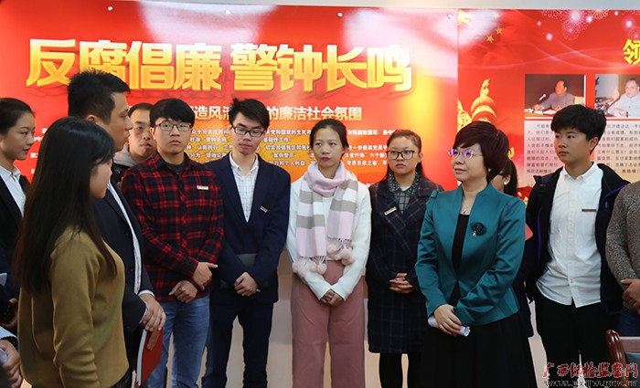 陈柳青同志到广西师范大学宣讲党的十八届六中全会精神